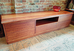 Redgum Entertainment Unit 12