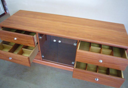 Redgum Entertainment Unit 4