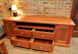 Redgum Entertainment Unit 7